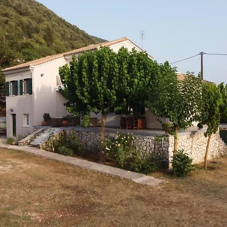 Villa The “quiet House” Marantochori